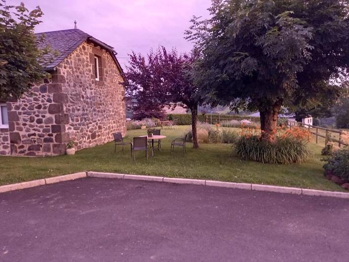 Location de vacances pour 2 personnes, avec vue et jardin dans Saint-Cernin - 4