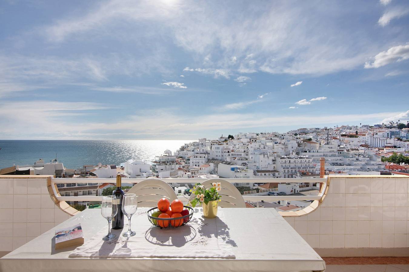 Entire apartment, Apartment 'Apartamento Varandas Do Mar' with Sea View, Wi-Fi and Air Conditioning in Albufeira, Faro District