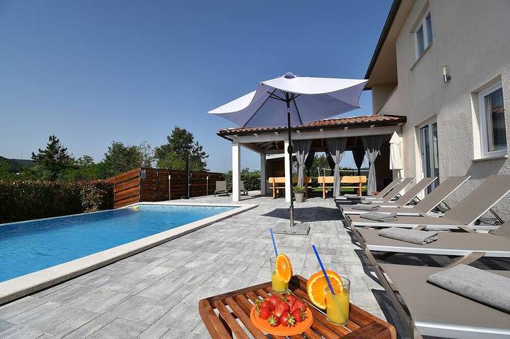 Ferienhaus für 13 Personen, mit Balkon und Garten