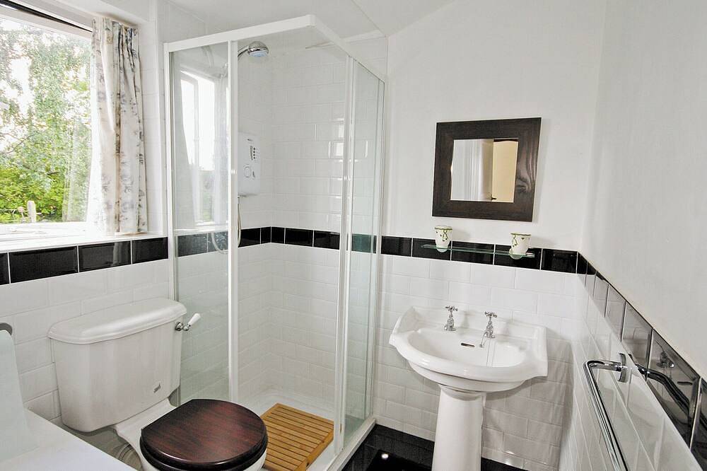 Swiss Cottage - E5375 in Staffordshire