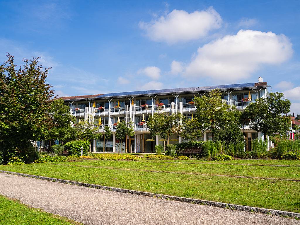 Haus am Kurpark - Appartement mit extragroßem Doppelbett und kostenlosem Wlan in Bad Birnbach, Bayerische Golf und Thermenland