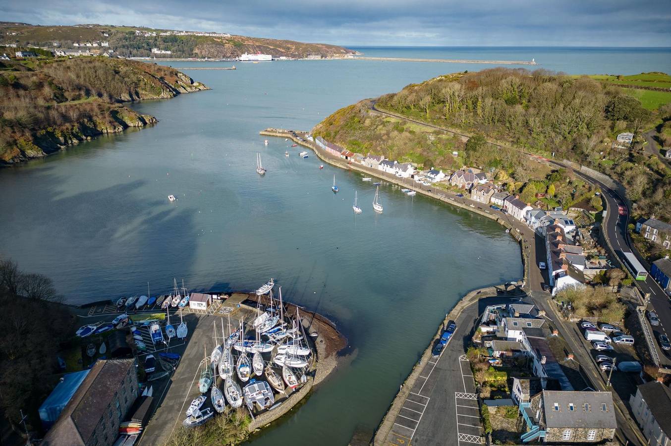 Llais Afon - 3 Bedroom Holiday Home - Fishguard in Fishguard, Pembrokeshire