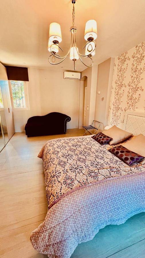 Chambre d’hôte pour 2 personnes, avec piscine ainsi que jardin et vue à Mouans-Sartoux