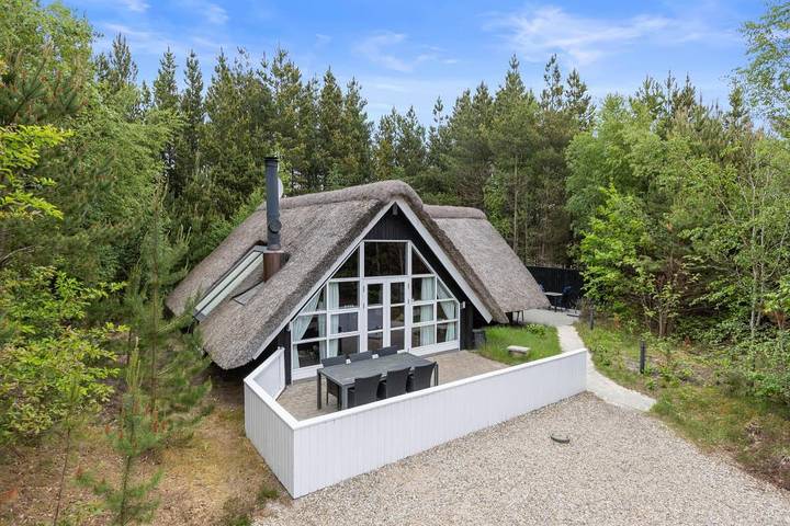 Villa for 4 personer, med terrasse og balkon/terrasse samt sauna - 1