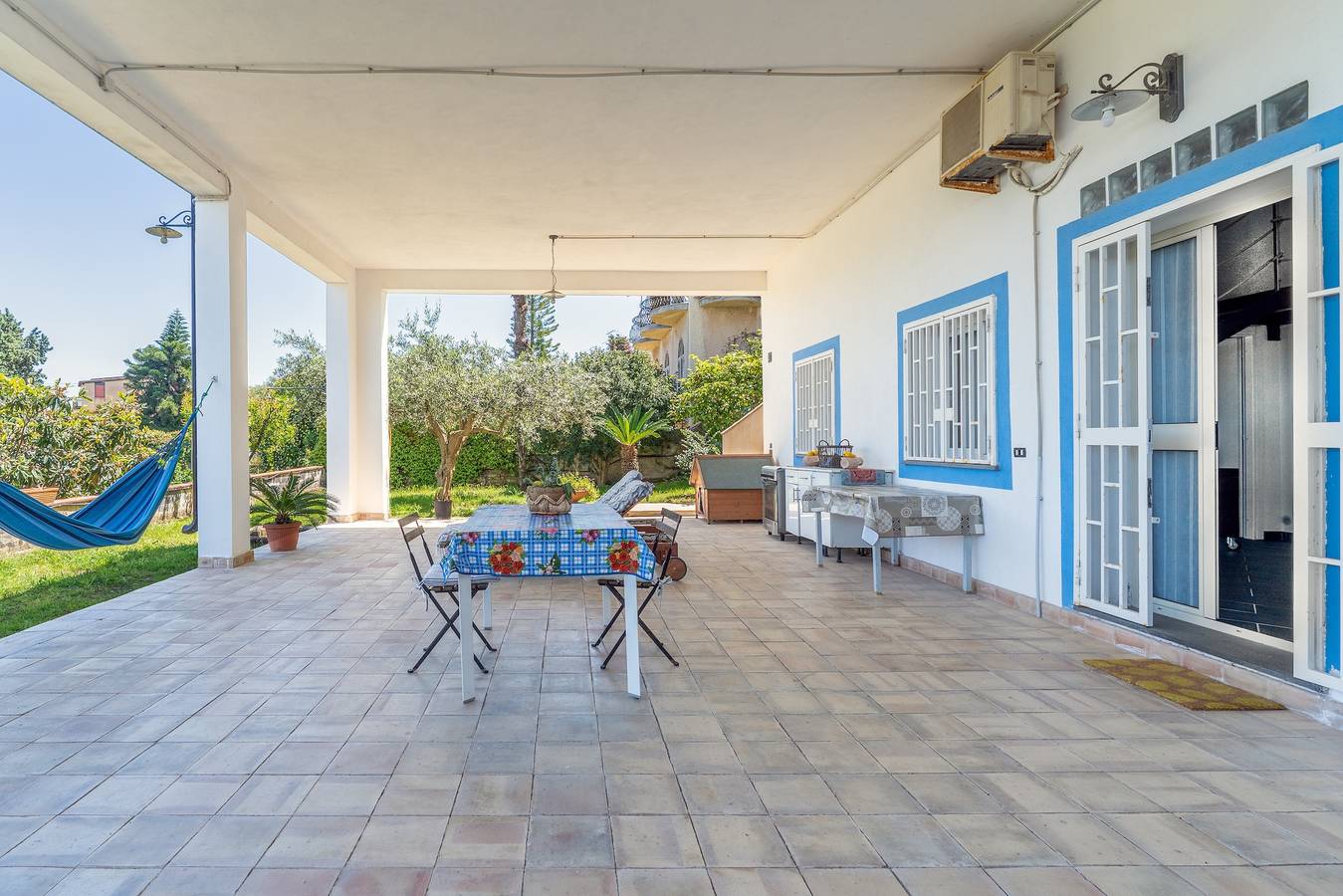 Appartement in villa 'Il Limone, La Salvia e il Rosmarino' met Zeezicht, Privéterras en Wi-Fi in Costa Saracena, Provincie Syracuse