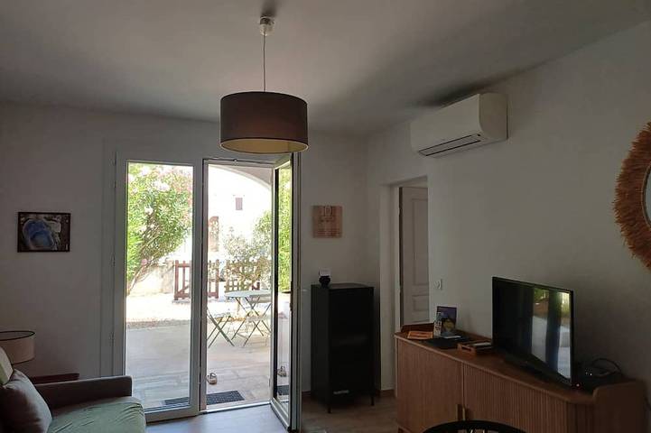 Apartamento entero, \"An Endless Summer\"! Apartment with a courtyard, a 5-minute walk from the ocean. in Saintes-Maries-de-la-Mer, Costa mediterránea (Francia)