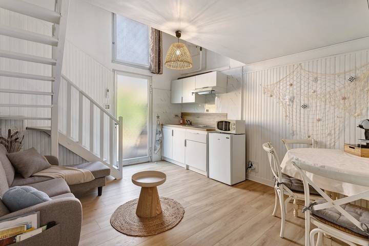 Hel enrumslägenhet, Studio 'Le Coquillage  Duplex' with Shared Garden, Wi-Fi and Air Conditioning in Le Muy, Medelhavskusten (Frankrike)