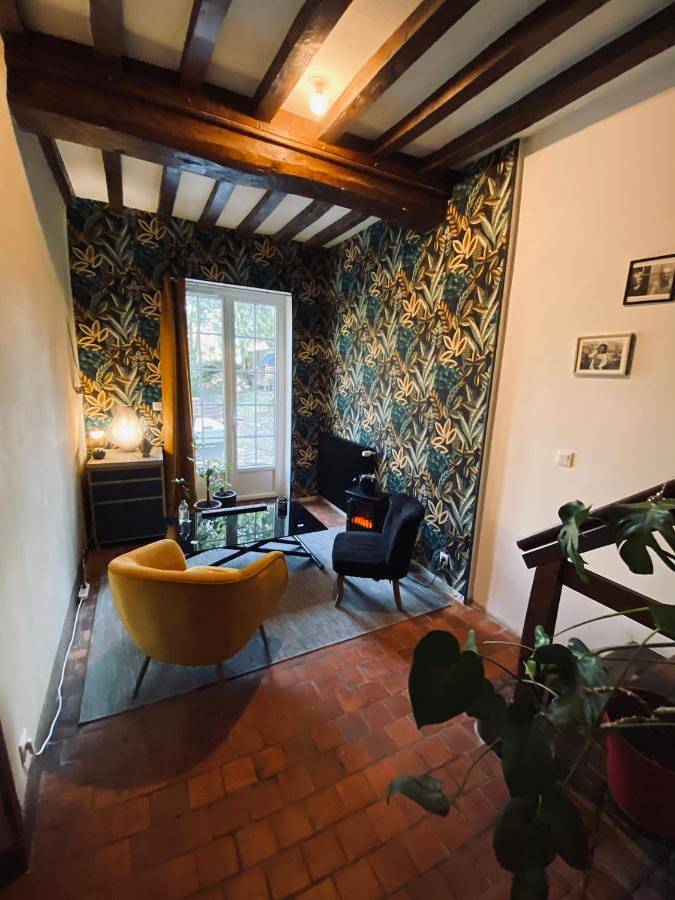 Gîte pour 2 personnes, avec jardin ainsi que vue et terrasse à Montpinchon - 3