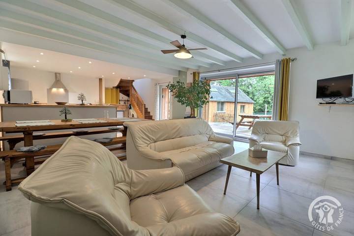 Gîte pour 6 personnes, avec jardin à Saint-Germain-en-Coglès - 2