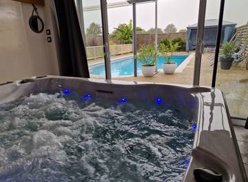 Gîte pour 5 personnes, avec jardin et terrasse ainsi que piscine et jacuzzi à Saint-Aubin-du-Plain