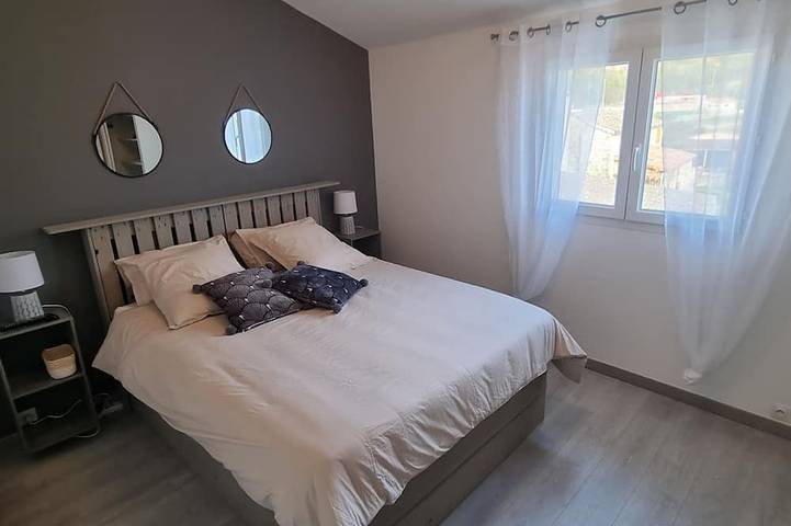 Location de vacances pour 8 personnes, avec terrasse à Vesseaux - 4