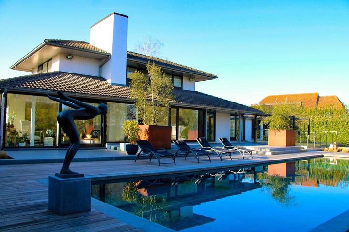 Alojamiento y desayuno para 2 personas, con Terraza y Jacuzzi además de Jardín y Piscina en Bélgica