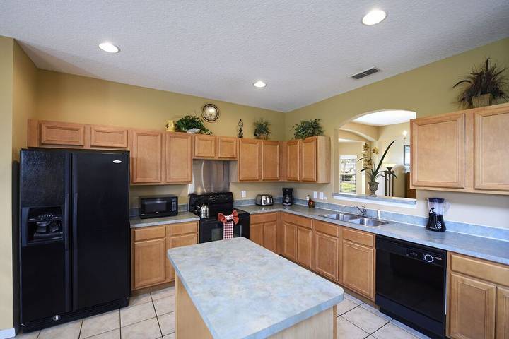 Vacation rental for 14 people, with yard and pool as well as hot tub in Hunters Creek