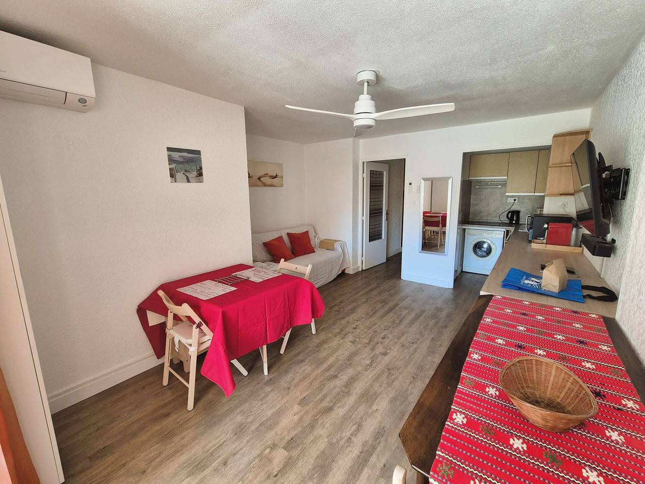 Studio entier, Joli studio à 350 m de la plage de Saint Asile, tout à pied,climatisation. in Saint-Mandrier-sur-Mer, Côte méditerranéenne (France)