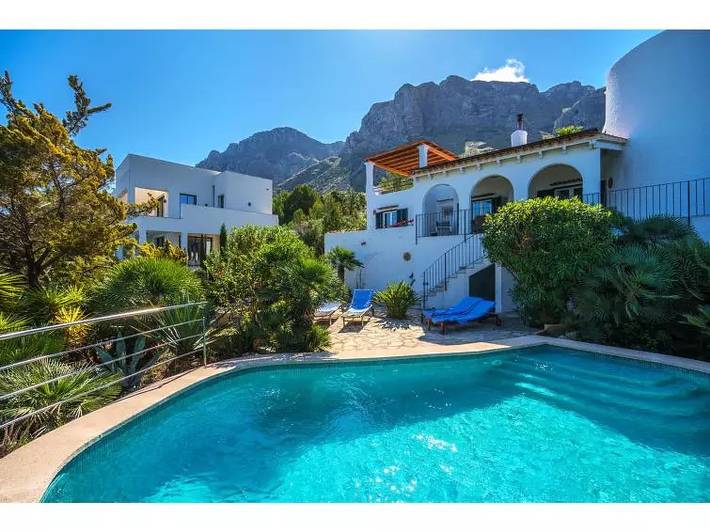 Villa für 6 Personen, mit Pool und Balkon - 1