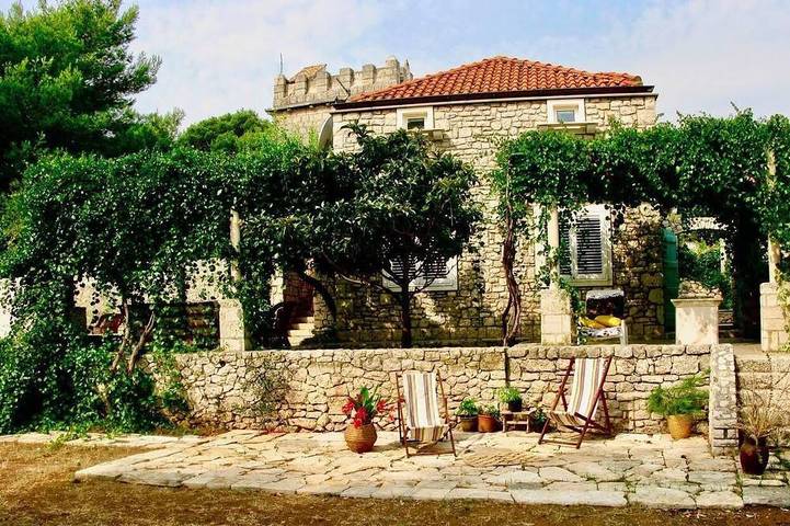 Holiday rental for 9 people, with terrace and garden, with pets on Korcula