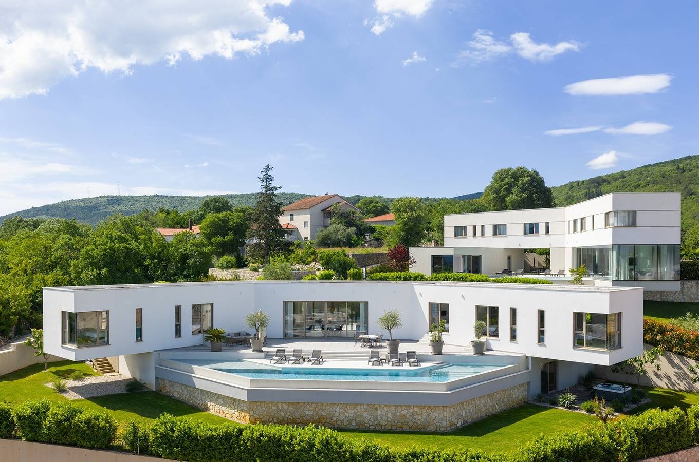 Luxusvilla Blue mit beheiztem Pool, Sauna, Tennisplatz, Minigolf, stilvoll, familienfreundlich, Panoramablick in Imotski, Makarska Riviera