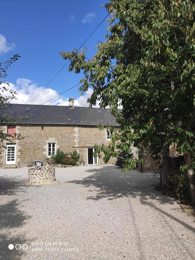 Gîte pour 6 personnes, avec vue ainsi que piscine et terrasse à Champfrémont