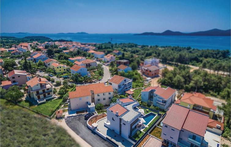 Location de vacances pour 10 personnes, avec sauna et jardin ainsi que jacuzzi et terrasse à Biograd na Moru - 2