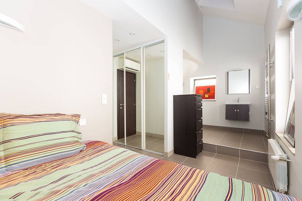 Prestigious 3Br Loft 5min Paris in Boulogne Heart in Boulogne-Billancourt, Hauts-de-Seine