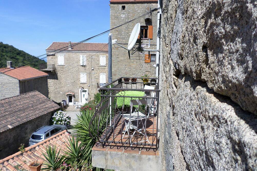 Entire apartment, Charming apartment between sea and mountains in Sollacaro, Arrondissement de Sartène