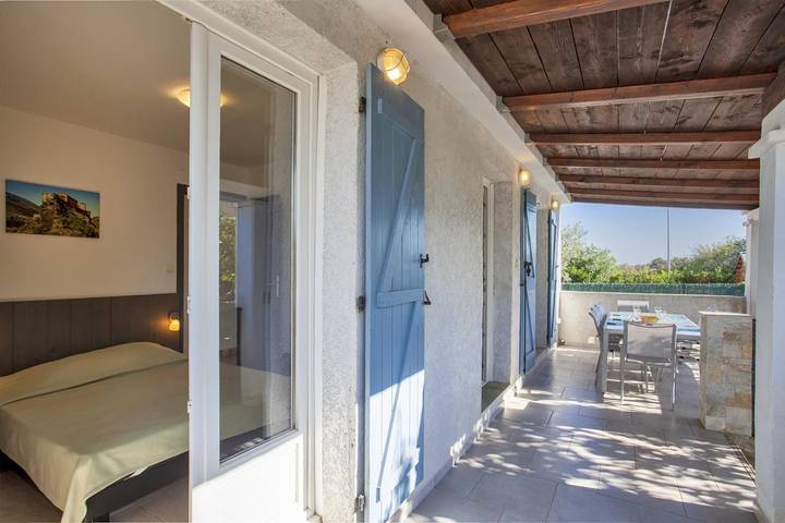 Gîte pour 8 personnes, avec terrasse et jardin dans Folelli - 3