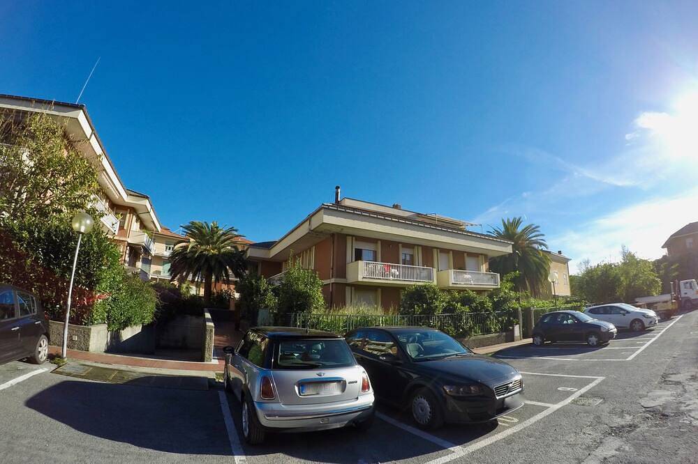 Entire apartment, Chiavari apartment with reserved parking space in a residential context in Chiavari, Riviera di Levante