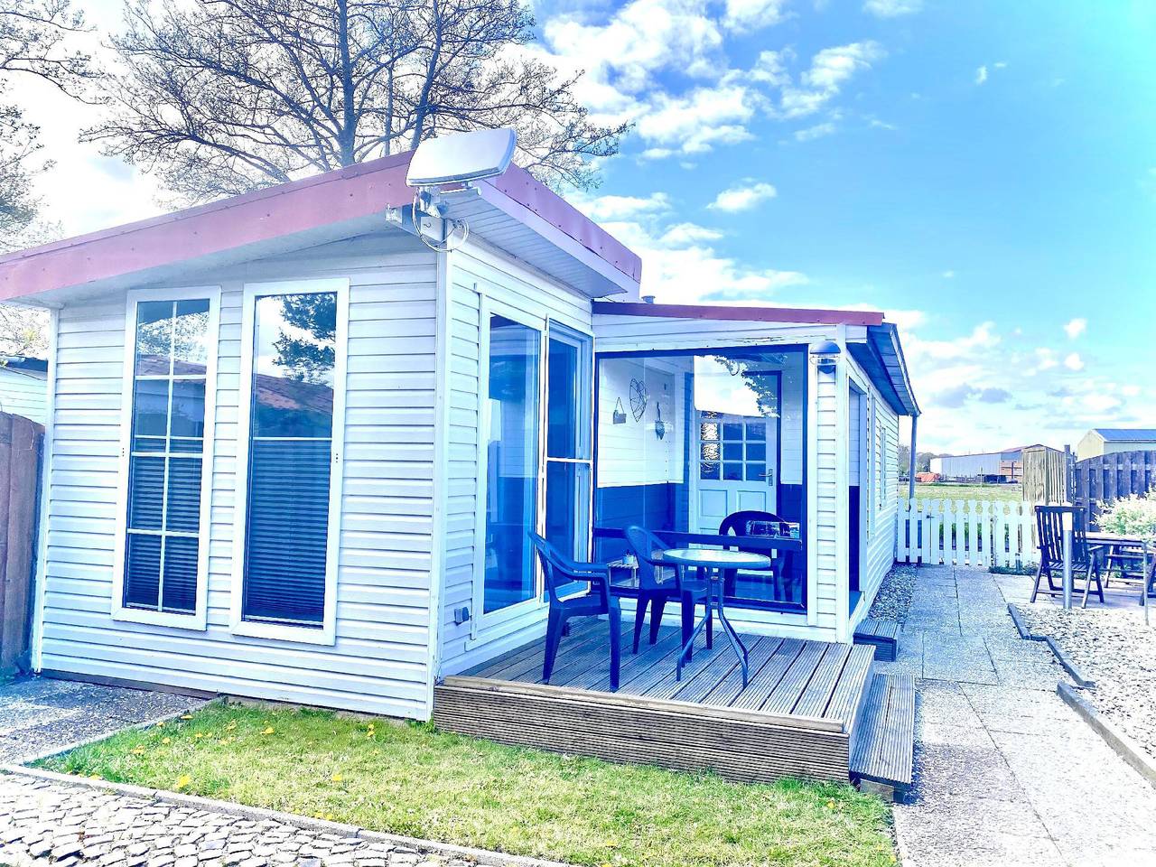 Nice holiday home "Isabella" with a view of the water in Lake Ijssel