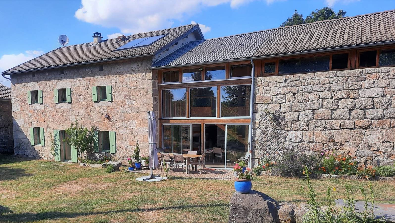 Casa de vacaciones «Gîte de Charrey» con terraza privada, jardín privado y Wi-Fi in Le Chambon-sur-Lignon, Mézenc