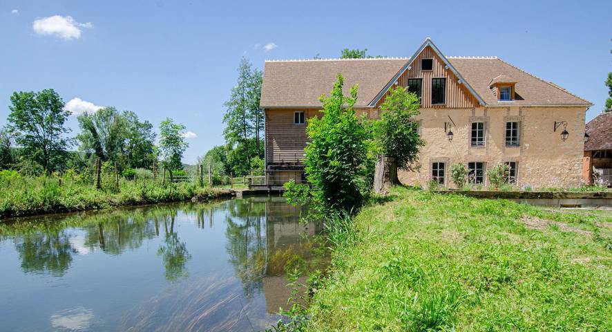 Gîte pour 12 personnes, avec Terrasse et Jardin à Lailly