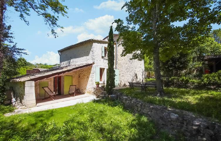 Location de vacances pour 6 personnes, avec piscine ainsi que terrasse et jardin à Malataverne - 2