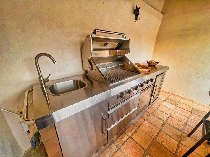 Location de vacances pour 8 personnes, avec jacuzzi et terrasse ainsi que sauna et piscine à Saint-Hippolyte-de-Montaigu - 2