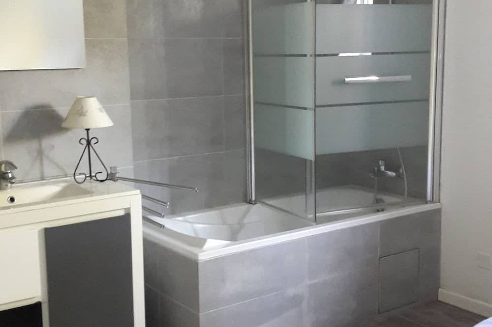 Entire apartment, Housing with garden near Cassis in Carnoux-en-Provence, Marseille region