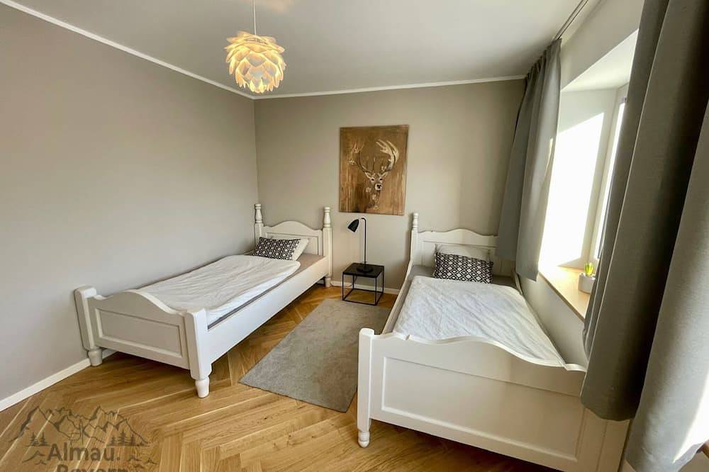 Ferienhaus Almau.Bayern - Charmanter Bungalow mit großem Garten & Bergblick in Übersee, Chiemsee