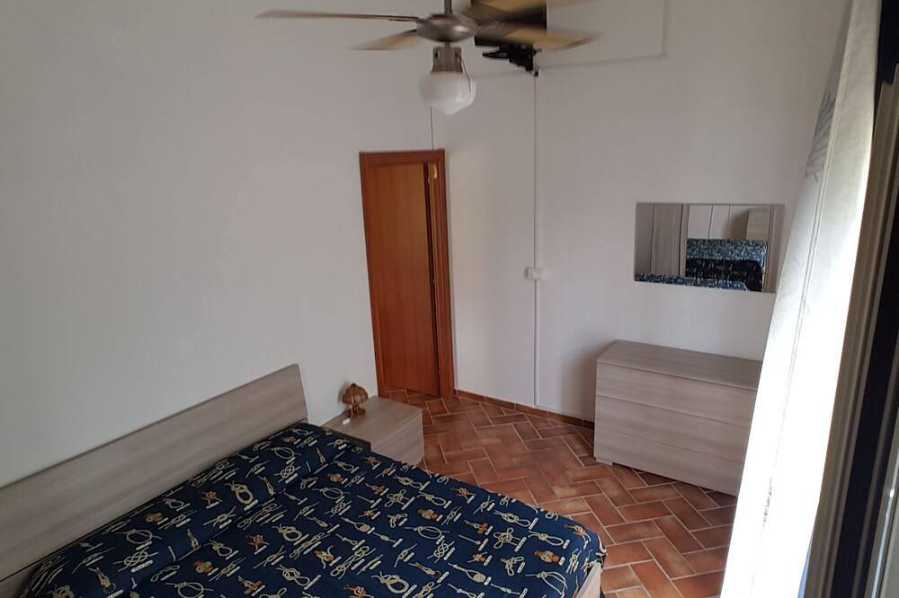 Wohnung in Villa auf unabhängigen Garten in einem großen Park gerade renoviert in Torre Olevola, Terracina