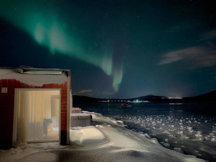 Fjellhytte for 2 personer, Terrasse og Hage i tillegg til Sauna og Innsjøutsikt i Senja