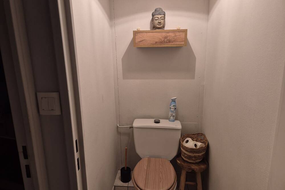 Entire apartment, Spacious apartment with balcony in Nantes, Nantes region