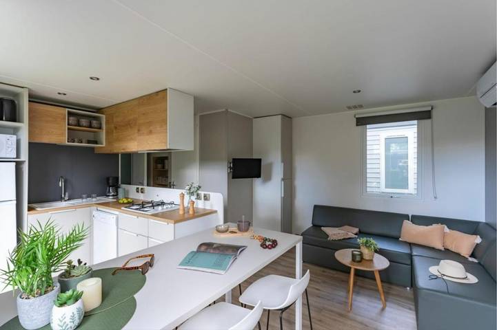 Camping pour 6 personnes, avec jardin et piscine, animaux acceptés à Millau - 3