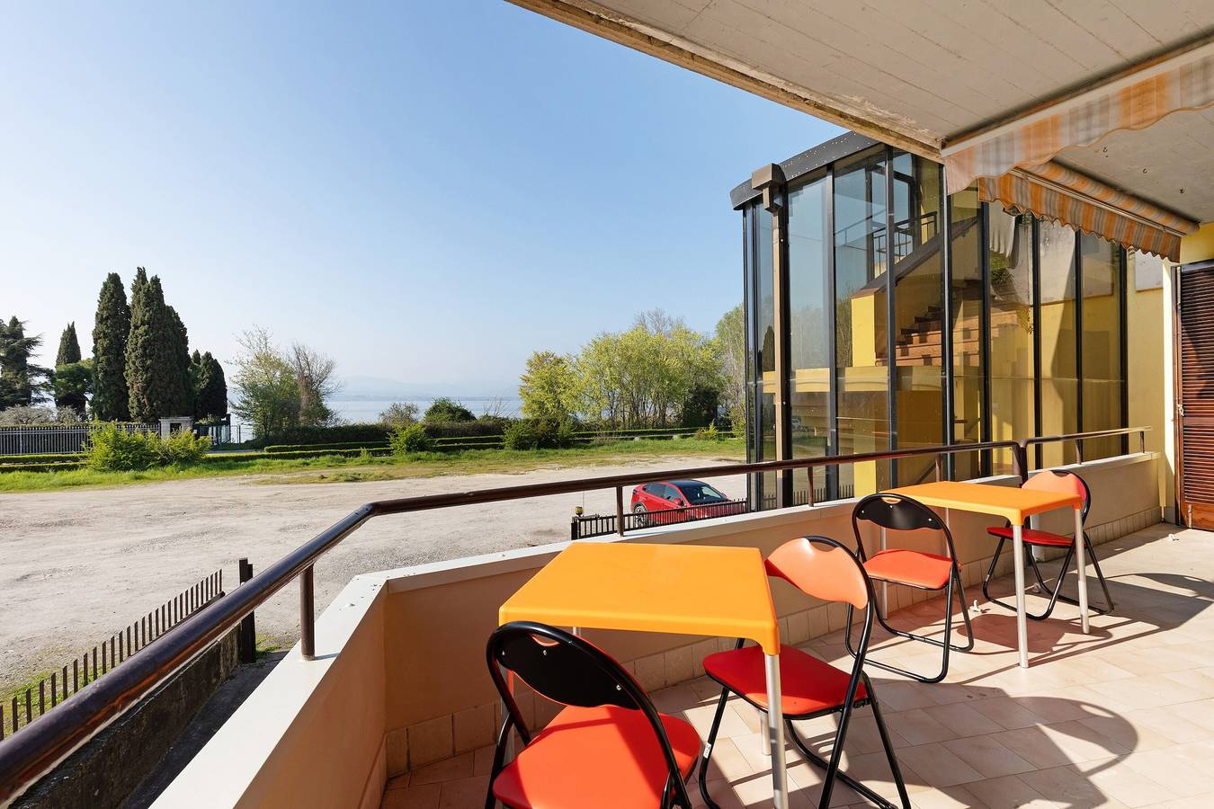 Ganze Wohnung, Ferienwohnung 'Brezza Del Lago' mit Seeblick, Wlan und Klimaanlage in Rivoltella del Garda, Desenzano del Garda