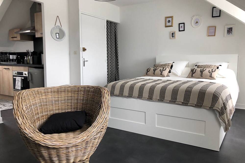 Apartamento entero, Estudio con encanto frente al puerto ya 100 m de la playa. in Binic, Côte de Goëlo
