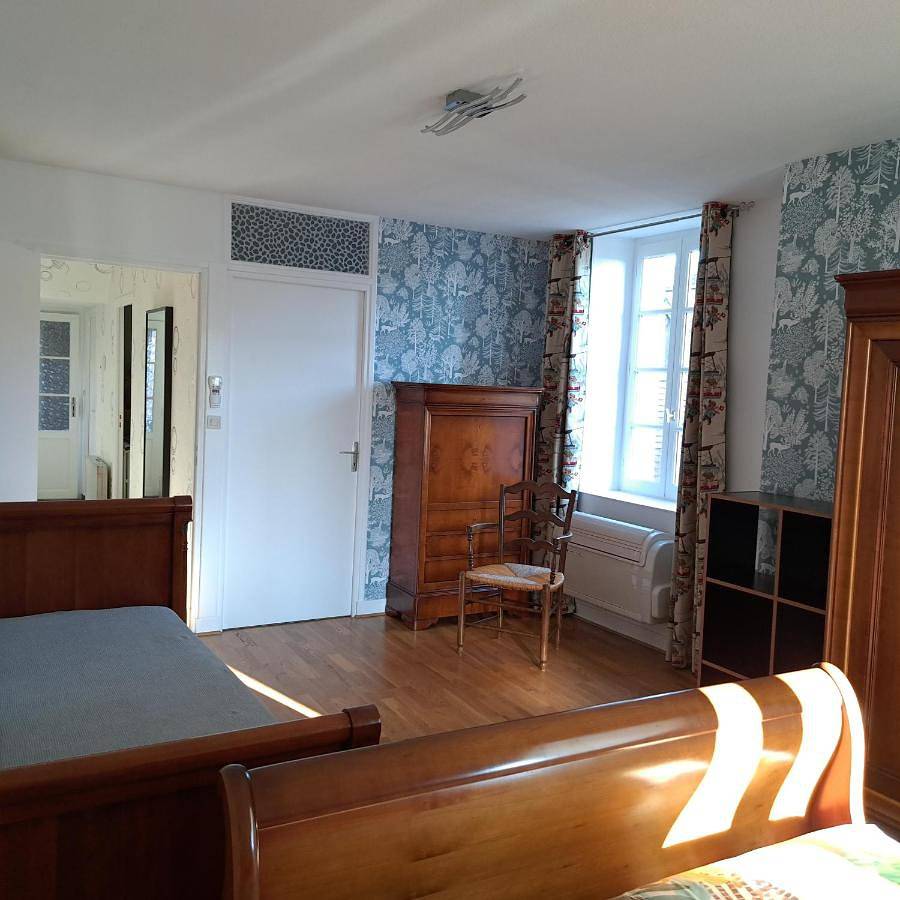 Family Room with Private Bathroom in Moulins, Allier
