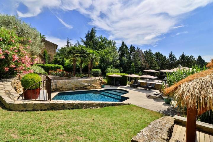 Location de vacances pour 2 personnes, avec piscine ainsi que jardin et vue à Puyvert - 4