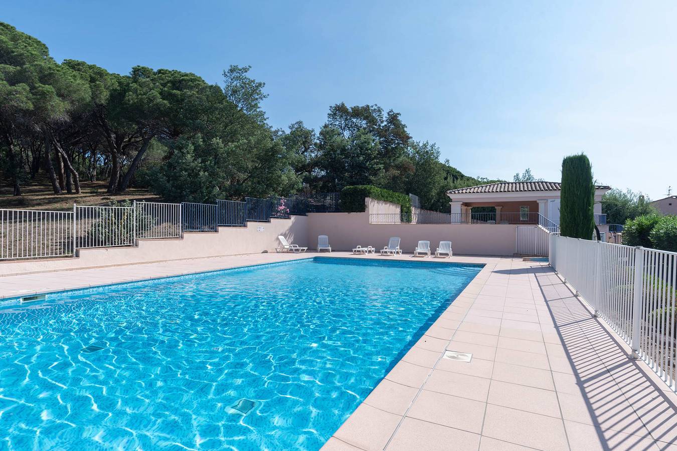Ganze Wohnung, Ferienwohnung für 8 Personen mit Garten in Sainte-Maxime, Draguignan Region