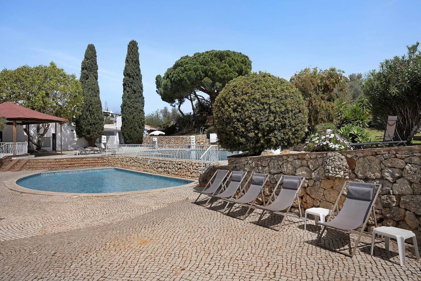 Apartamento inteiro, Apartamento de férias 'Quinta do Paraíso' com piscina partilhada, jardim partilhado e Wi-Fi in Carvoeiro, Lagoa