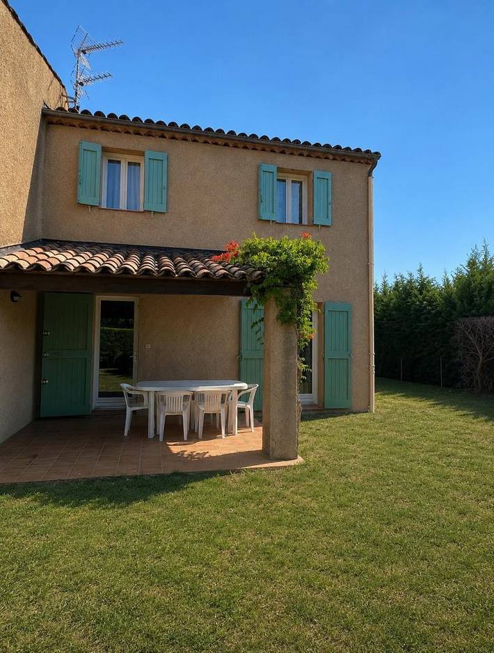 Gîte pour 5 personnes, avec jardin ainsi que terrasse et vue