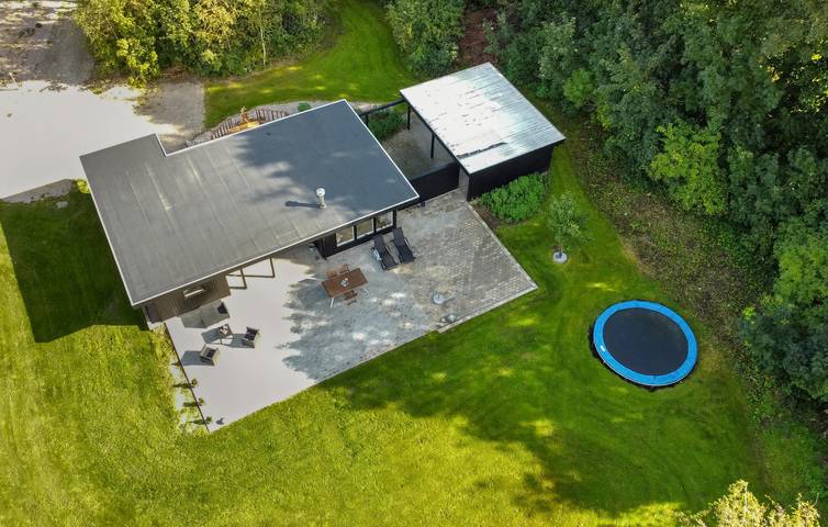 Feriehus for 5 personer, med terrasse og have - 1