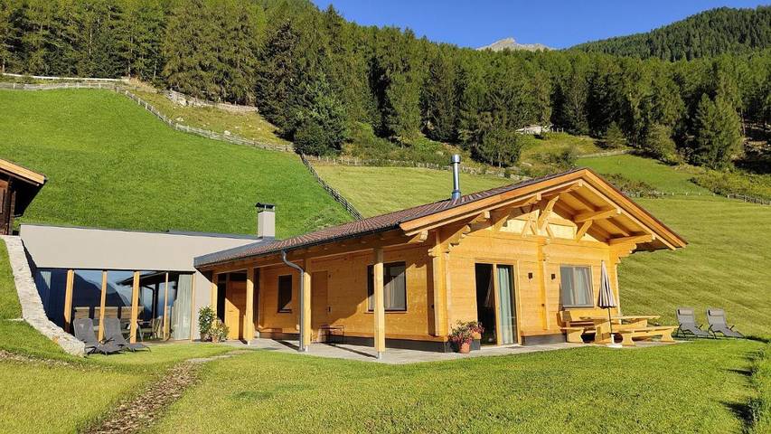 Ferienhaus für 6 Personen, mit Terrasse und Garten sowie Sauna und Ausblick in Martell