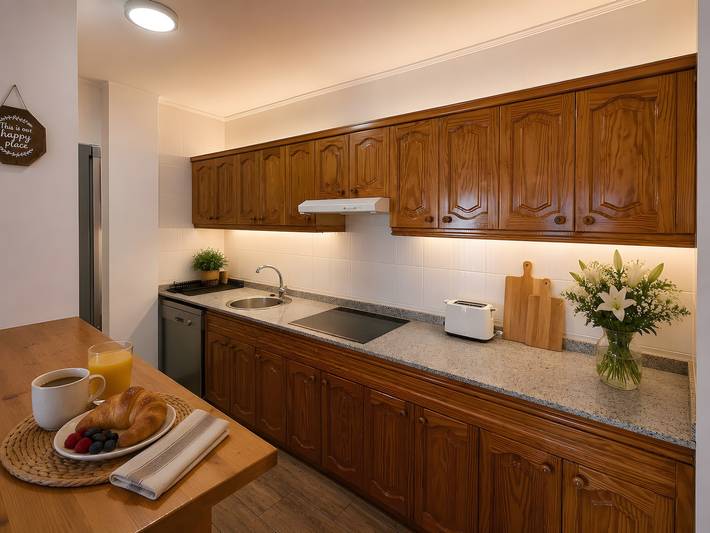 Ganze Wohnung, Ferienwohnung 'Maika's' mit Meerblick, Gemeinschaftspool und WLAN in San Eugenio Alto, Adeje