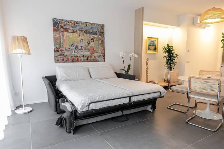 Entire apartment, Central Como · Private Garden & Garage · Sleeps 5 in Como, Lake Como