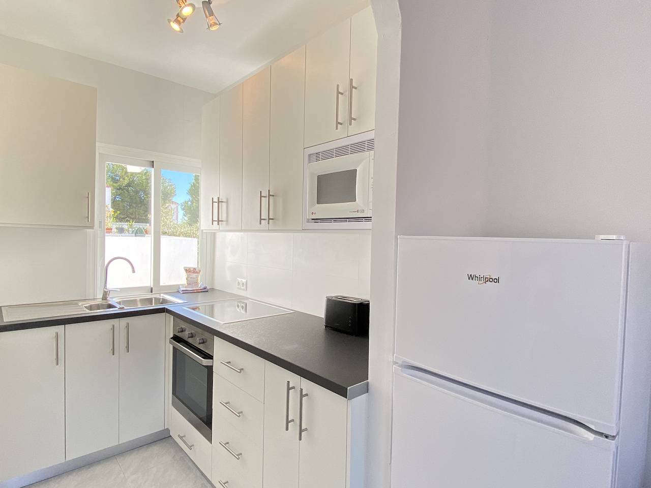 Geheel appartement, Paraiso Blanco 16A Apartments in Playa de Burriana, Nerja